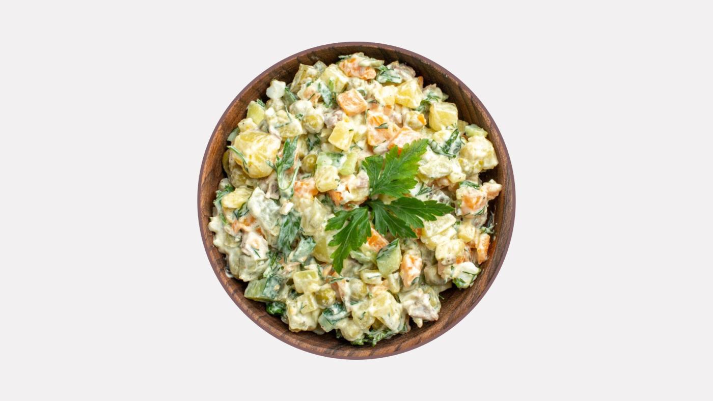 Оливье с курочкой и свежим огурчиком